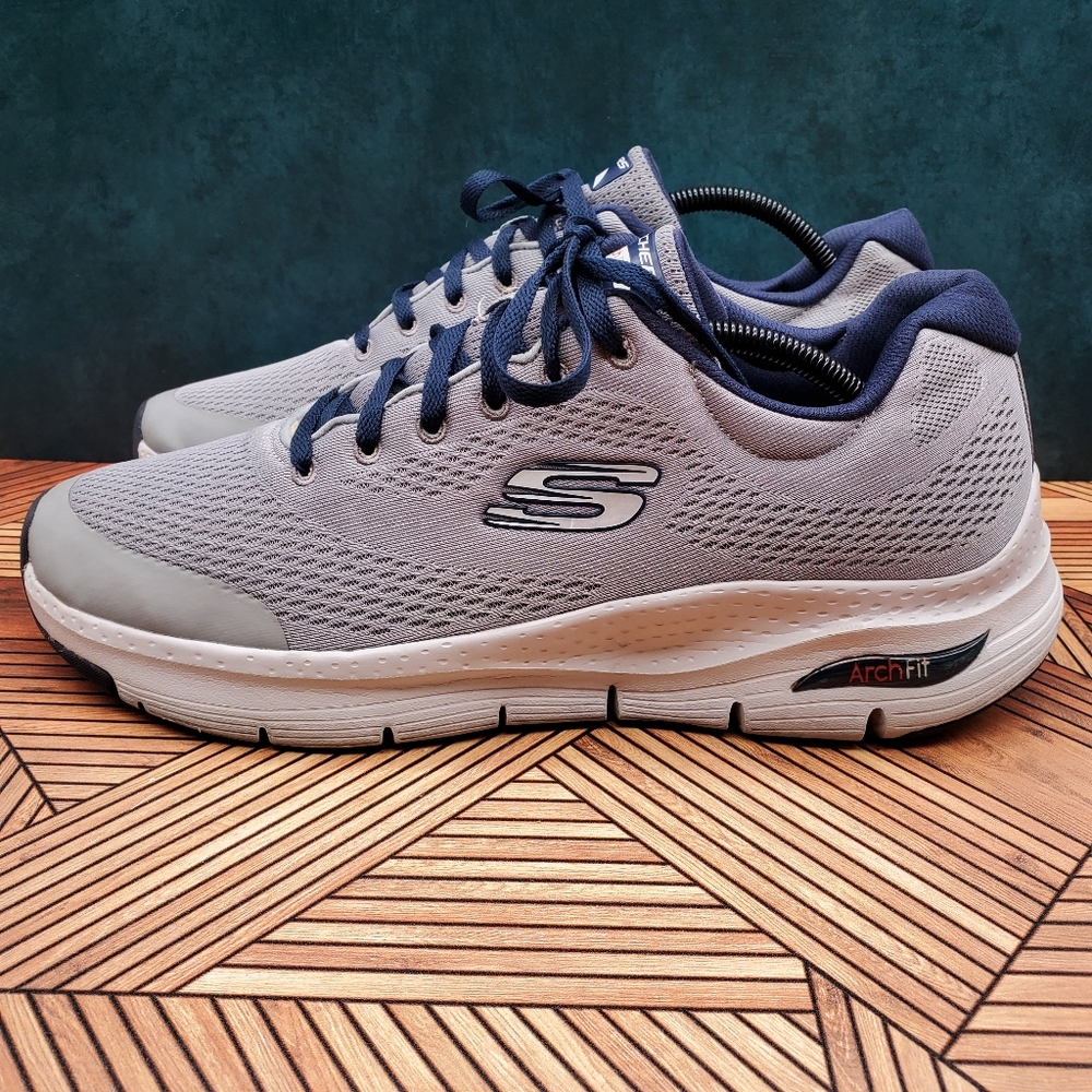 Men's Skechers 232040 Arch Fit Walking Shoes Size  12 Grey